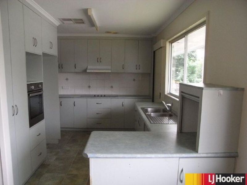 33 Leslie Drive, Moranbah QLD 4744