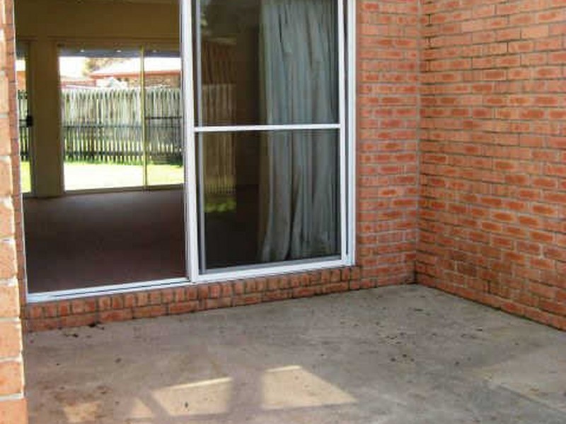 8 Rhonda Court, Andergrove QLD 4740