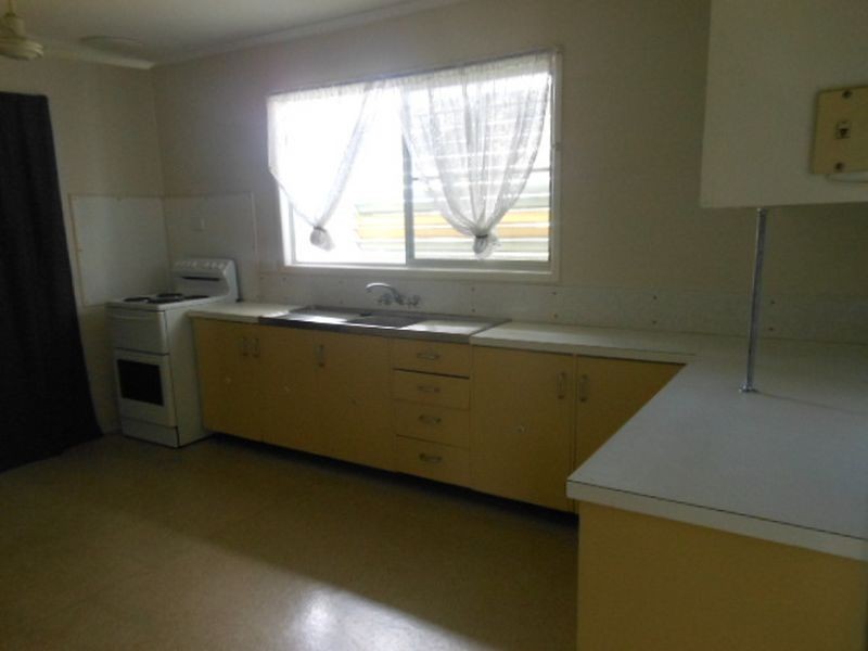 4 Rose Street, Moranbah QLD 4744