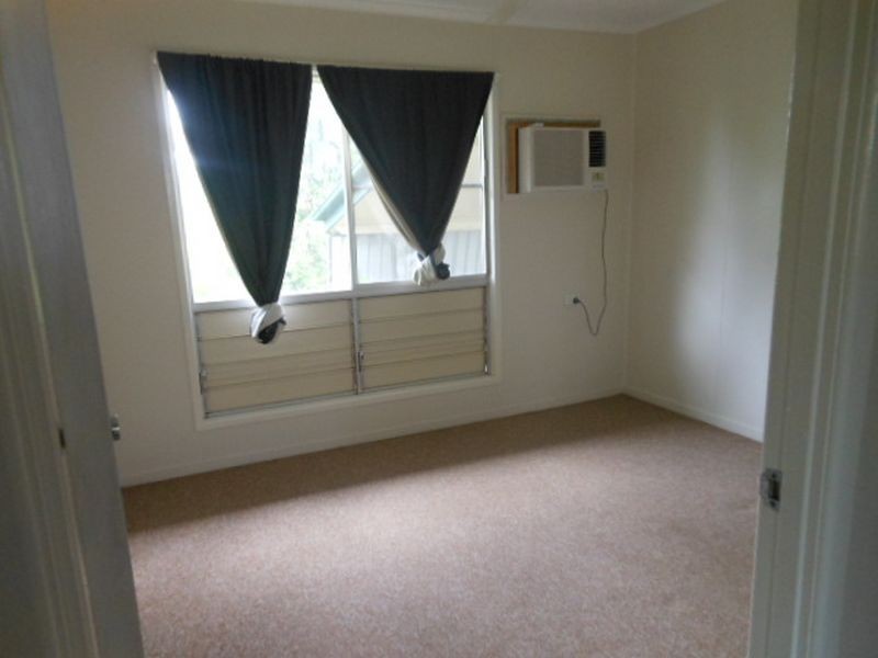 4 Rose Street, Moranbah QLD 4744