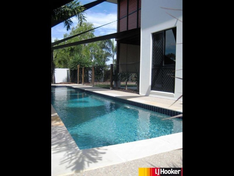 24 Seafarer Court, Blacks Beach QLD 4740