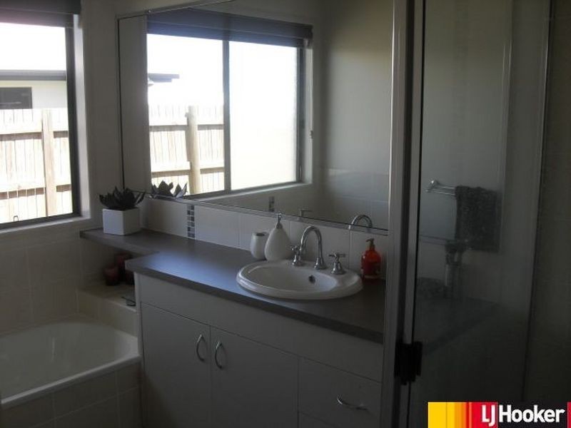 2 Poulsen Drive, Marian QLD 4753