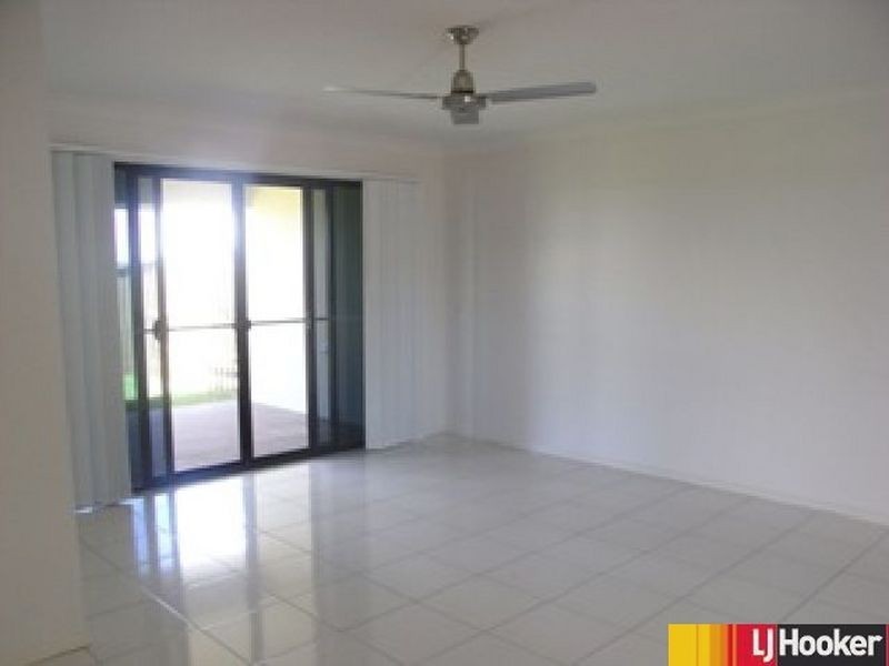 2/101 Whitehaven Drive, Blacks Beach QLD 4740