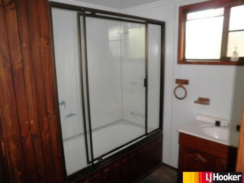 13 Hill End Road, Glenella QLD 4740