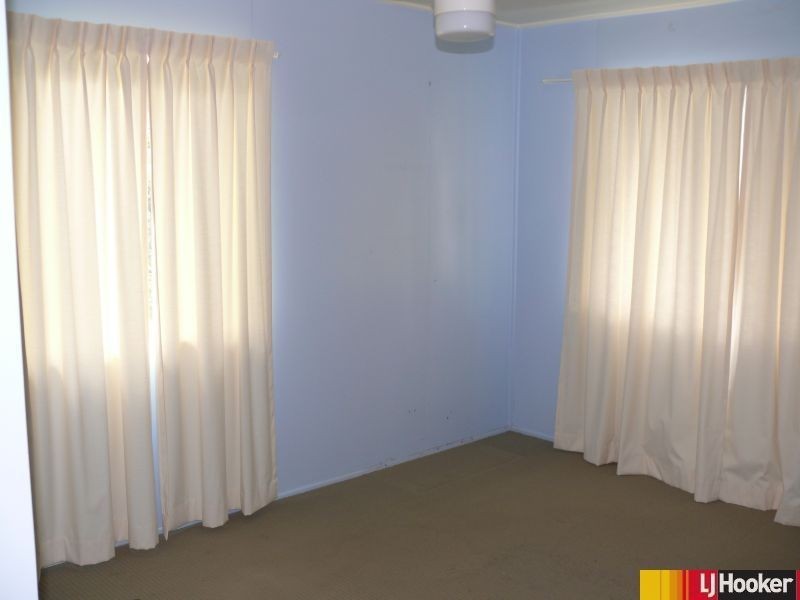 25 Pioneer Street, Glenella QLD 4740