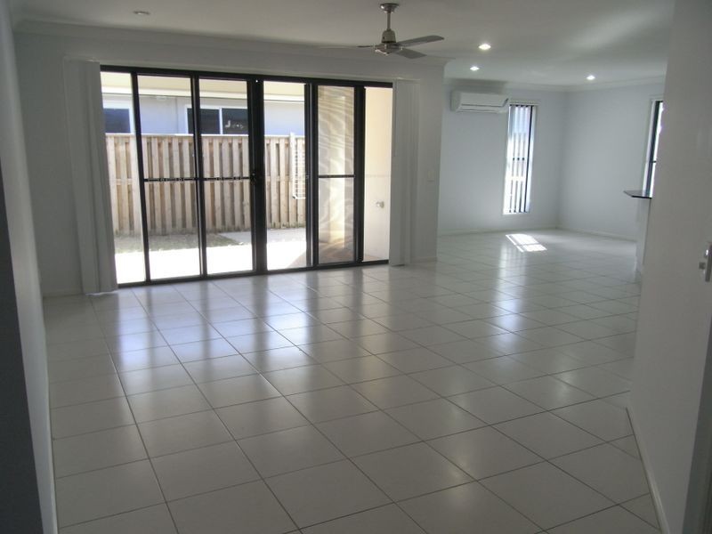 2/70 Whitehaven Drive, Blacks Beach QLD 4740