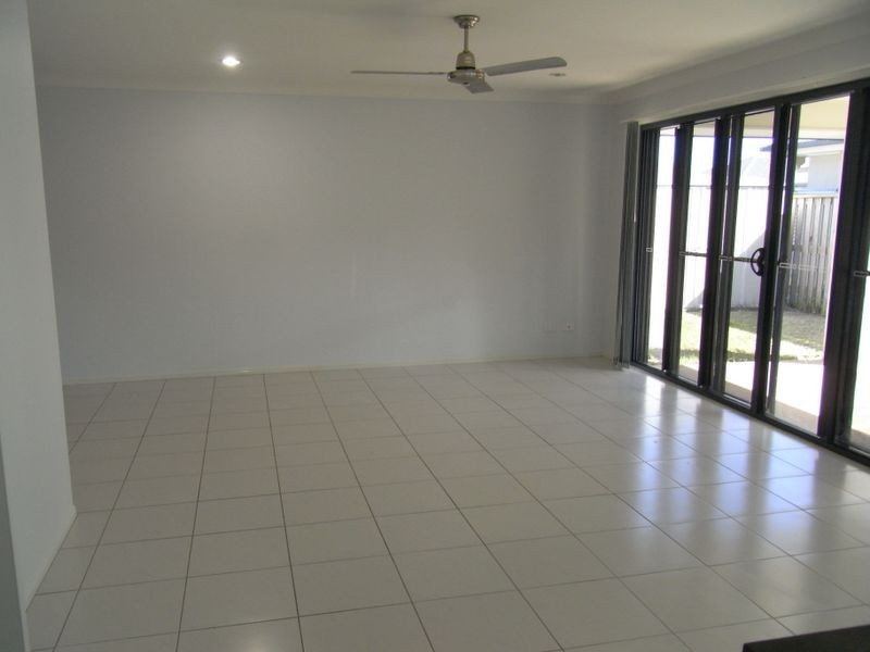 2/70 Whitehaven Drive, Blacks Beach QLD 4740