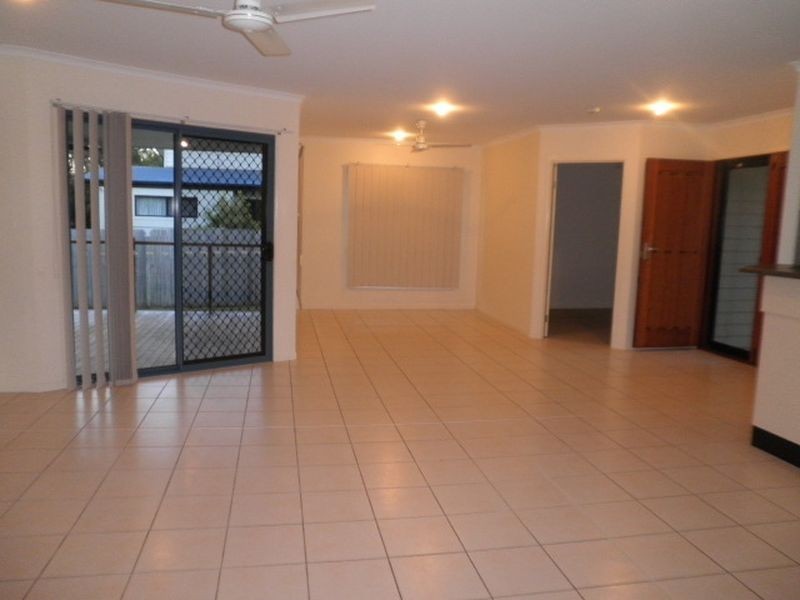 14 Seacove Court, Eimeo QLD 4740