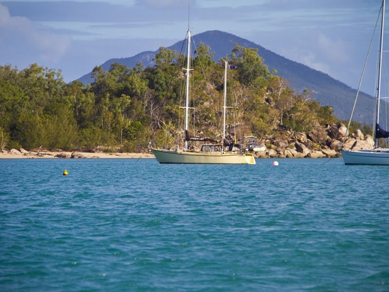 Gloucester Avenue, Hideaway Bay QLD 4800