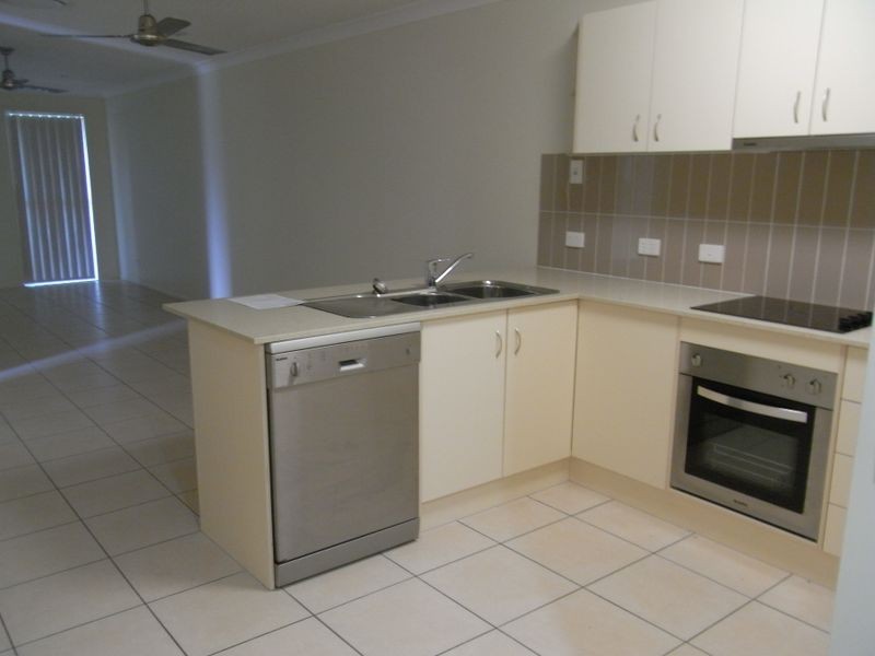 1/3 Bilgola Place, Blacks Beach QLD 4740