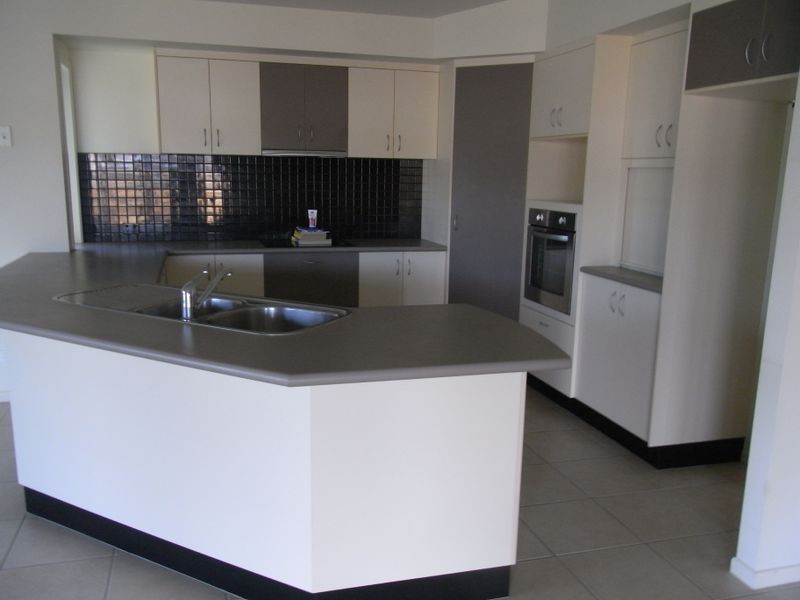 14 Gillies Court, Rural View QLD 4740