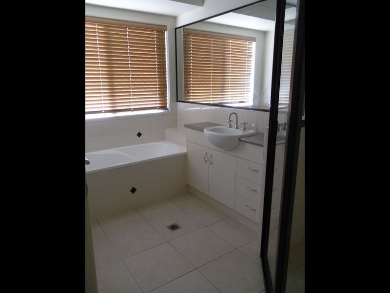 14 Gillies Court, Rural View QLD 4740
