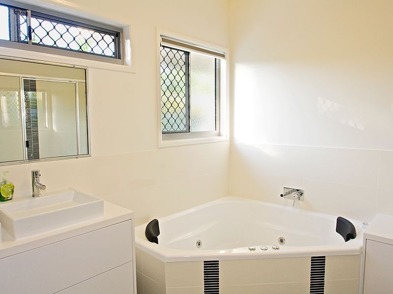 11 Pacific Drive, Blacks Beach QLD 4740