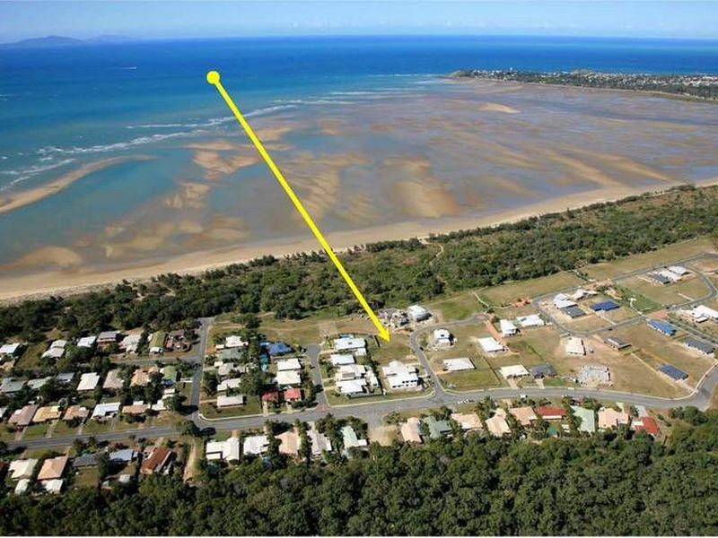 7 Seafarer Court, Blacks Beach QLD 4740