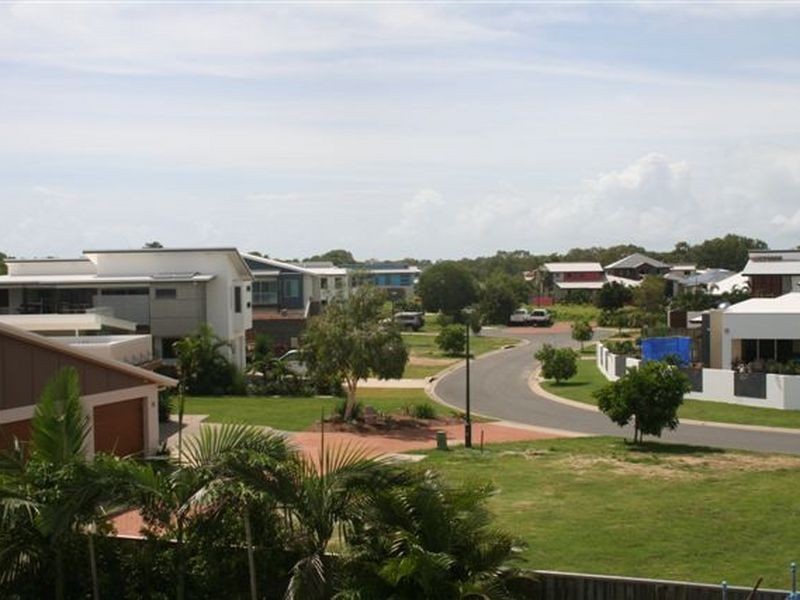 7 Seafarer Court, Blacks Beach QLD 4740