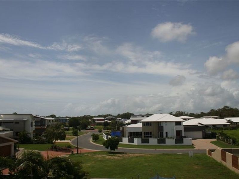 7 Seafarer Court, Blacks Beach QLD 4740