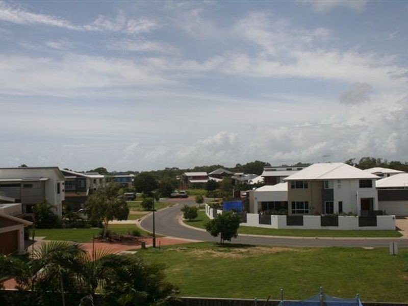 7 Seafarer Court, Blacks Beach QLD 4740