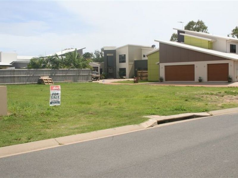 7 Seafarer Court, Blacks Beach QLD 4740
