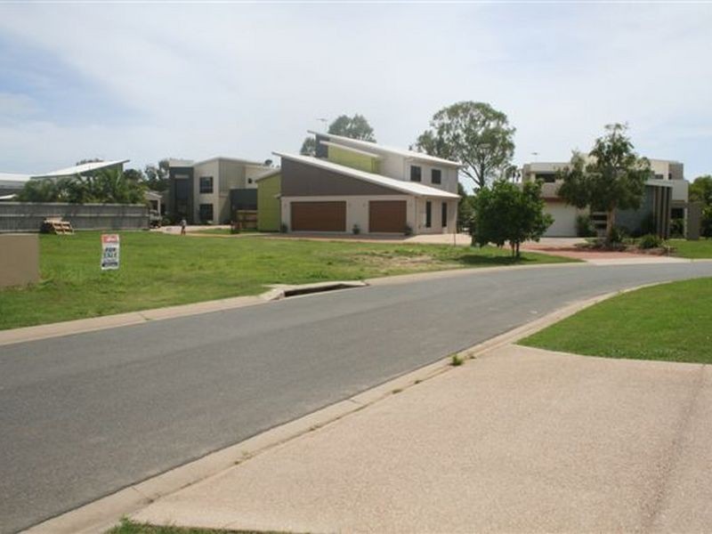 7 Seafarer Court, Blacks Beach QLD 4740