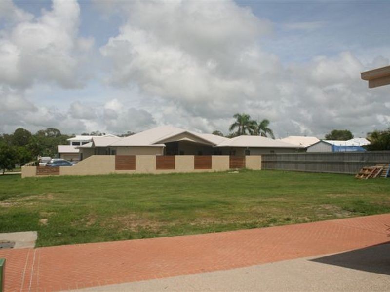 7 Seafarer Court, Blacks Beach QLD 4740