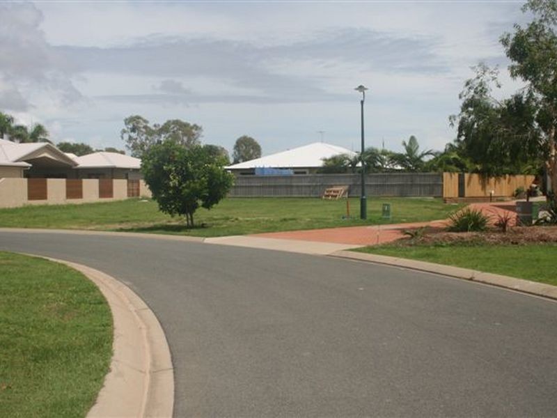 7 Seafarer Court, Blacks Beach QLD 4740