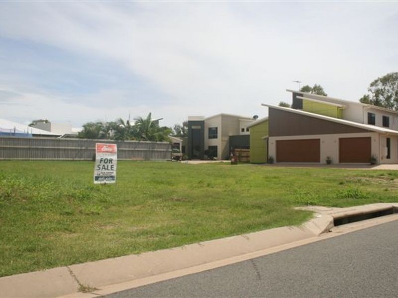 7 Seafarer Court, Blacks Beach QLD 4740