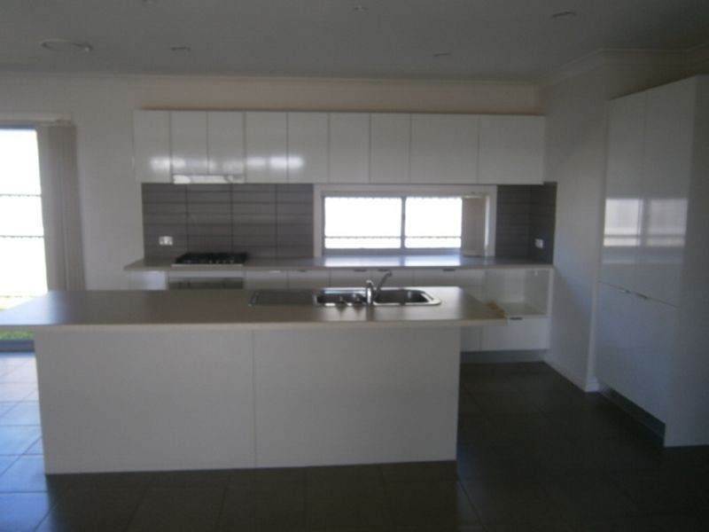 27 Dobinson Street, Bucasia QLD 4750