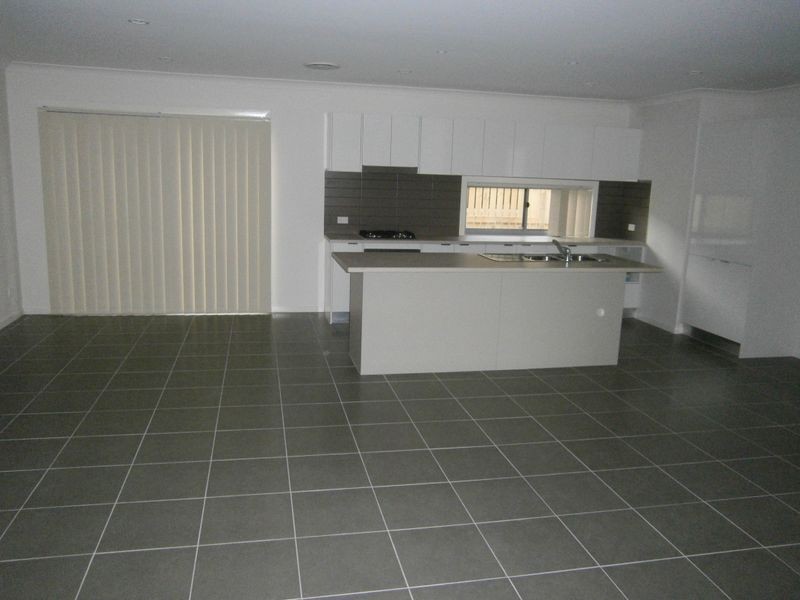 27 Dobinson Street, Bucasia QLD 4750