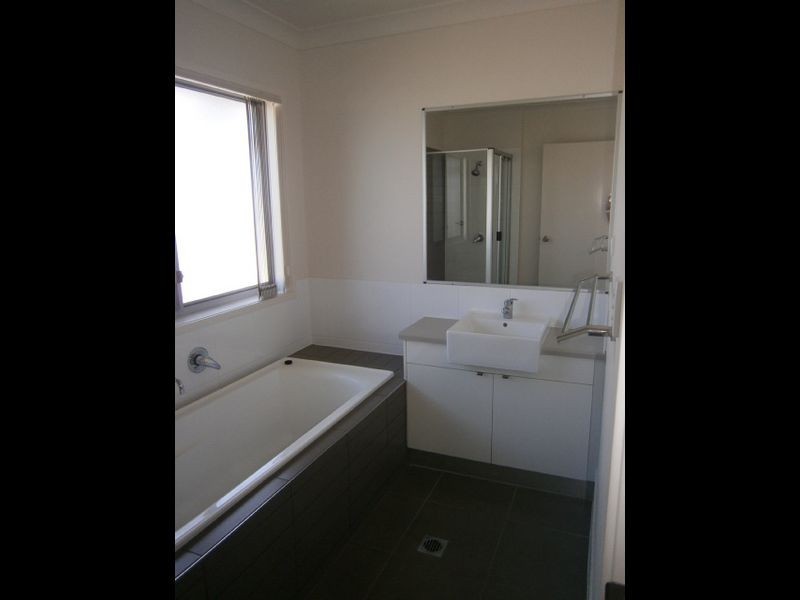 27 Dobinson Street, Bucasia QLD 4750