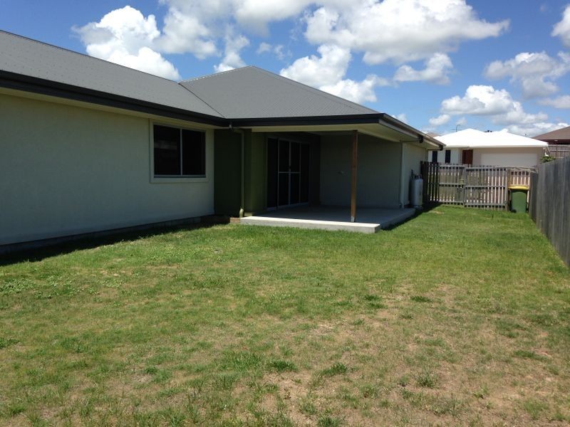 27 Dobinson Street, Bucasia QLD 4750