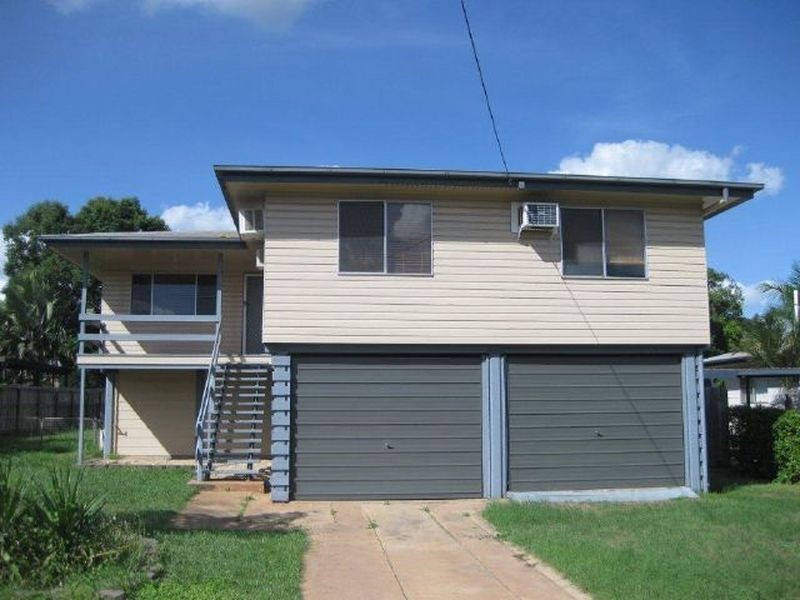 8 Rolfe Street, Moranbah QLD 4744