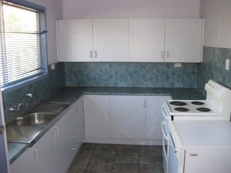 8 Rolfe Street, Moranbah QLD 4744