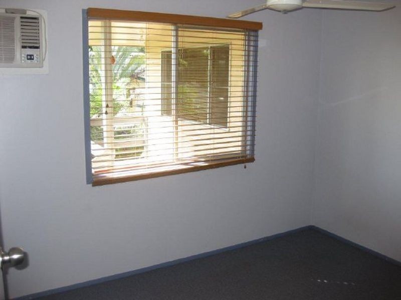 8 Rolfe Street, Moranbah QLD 4744