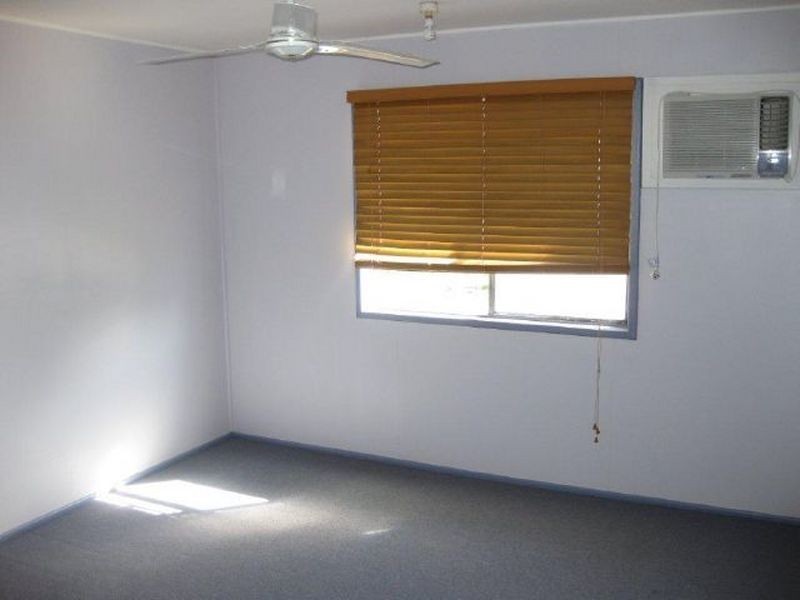 8 Rolfe Street, Moranbah QLD 4744
