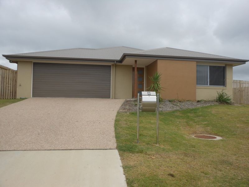 8 Highcrest Street, Bucasia QLD 4750