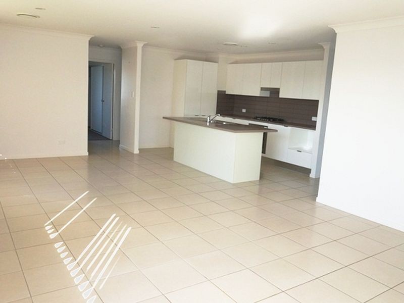 8 Highcrest Street, Bucasia QLD 4750