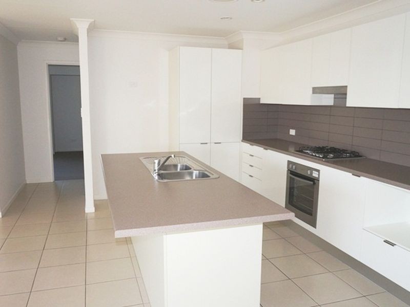 8 Highcrest Street, Bucasia QLD 4750