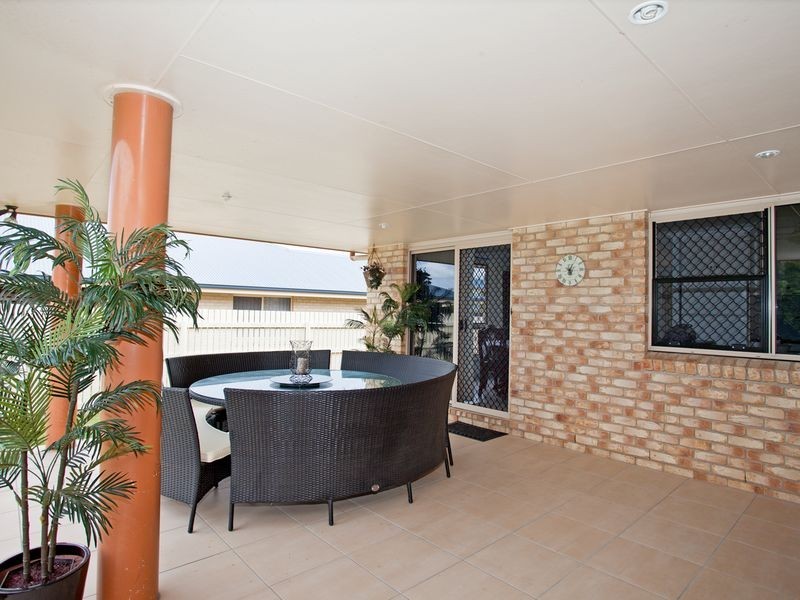 17 Toorak Street, Glenella QLD 4740