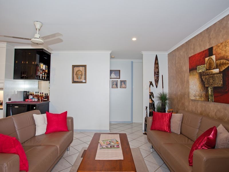 17 Toorak Street, Glenella QLD 4740