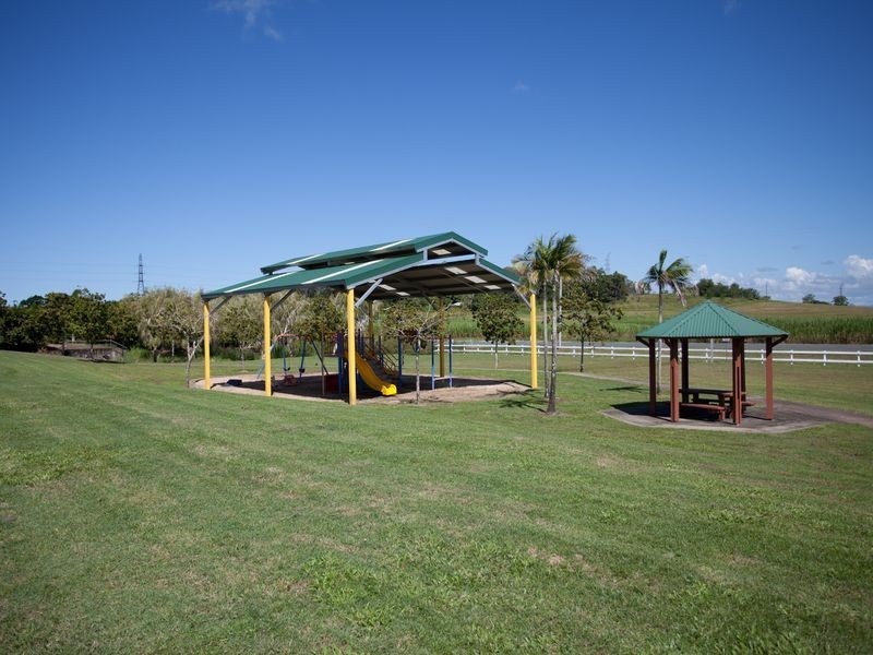 8 Sturt Crescent, Alligator Creek QLD 4740