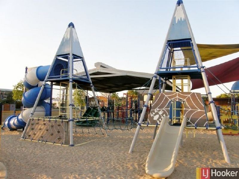 4 Burge Court, Glenella QLD 4740