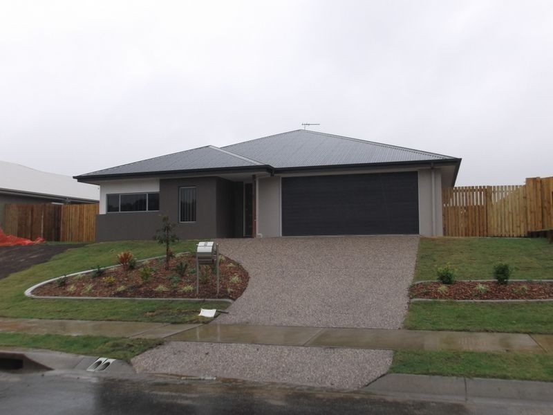 8 DOBINSON STREET, Bucasia QLD 4750