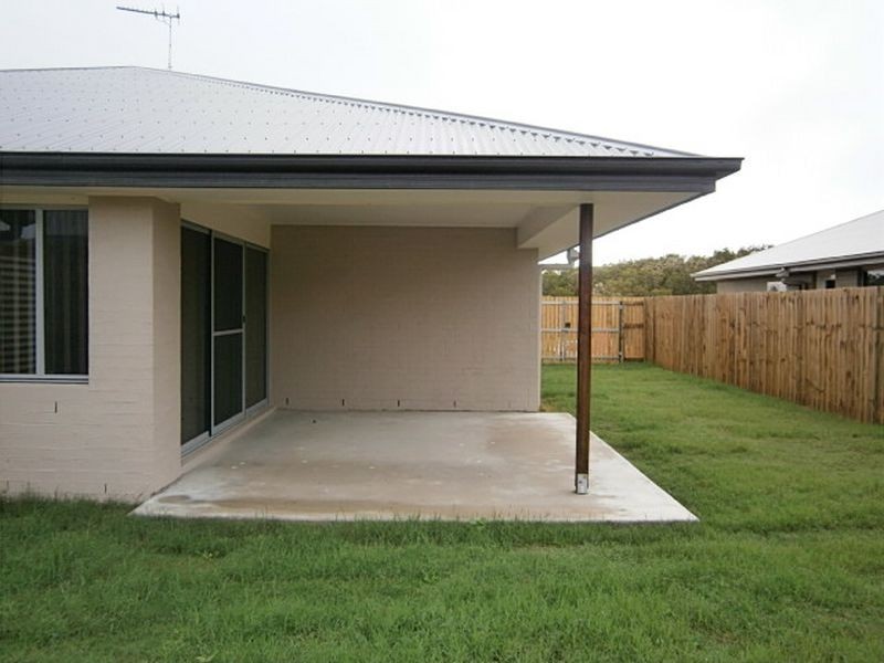 8 DOBINSON STREET, Bucasia QLD 4750