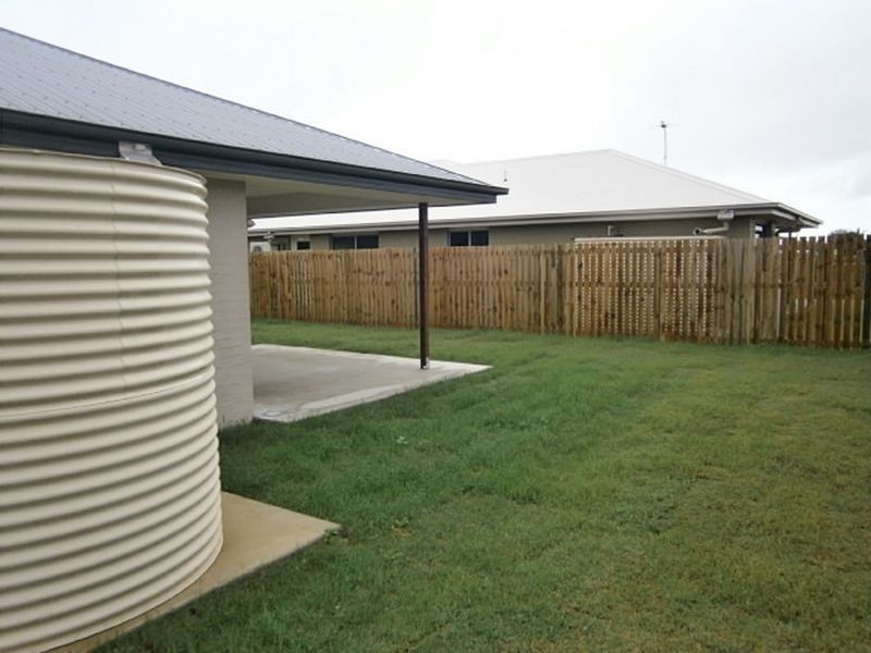 8 DOBINSON STREET, Bucasia QLD 4750