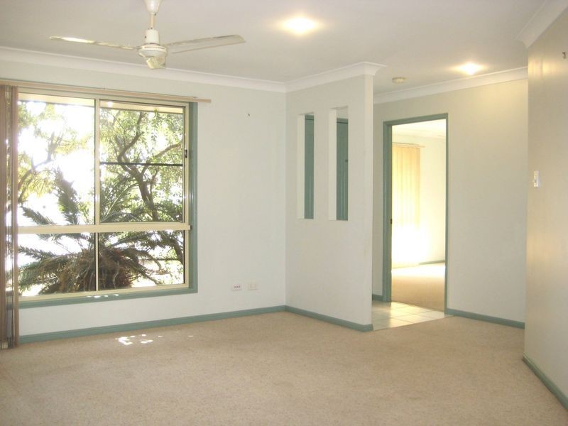 6 Murray Close, Rural View QLD 4740