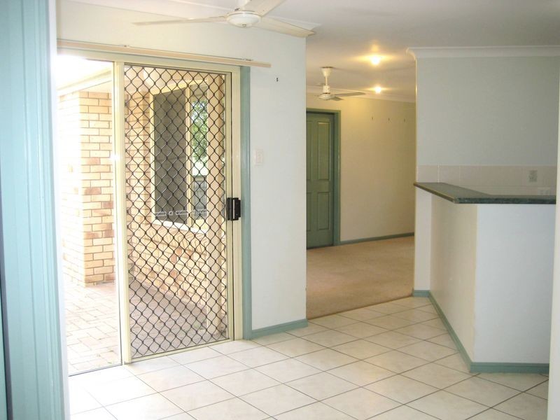 6 Murray Close, Rural View QLD 4740