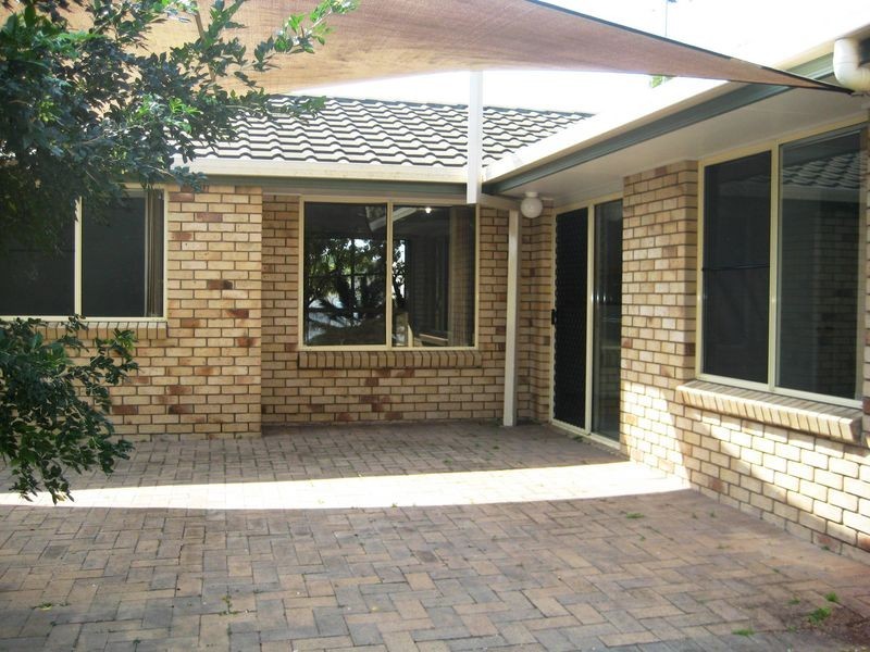 6 Murray Close, Rural View QLD 4740