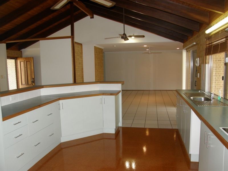 1 Cassia Place, Glenella QLD 4740