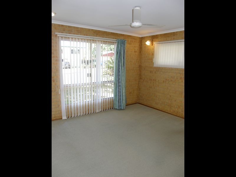 1 Cassia Place, Glenella QLD 4740