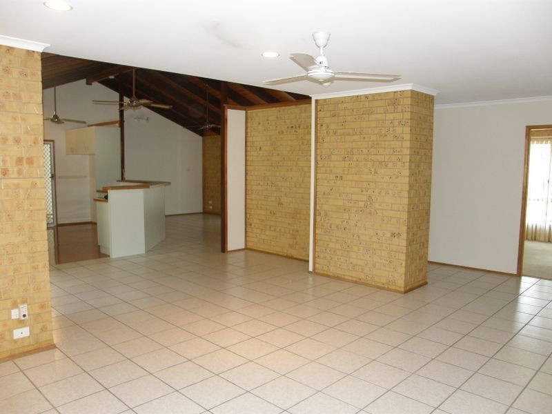 1 Cassia Place, Glenella QLD 4740